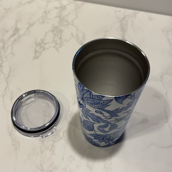 Tumbler cup, 20 oz, Blue and White Batik Floral Pattern - Picture 7 of 7